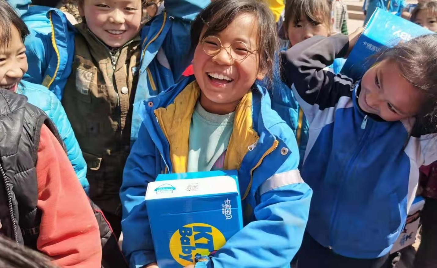 人人安康公益助學大涼山暖心之旅